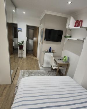 Photo 25- click for photo gallery